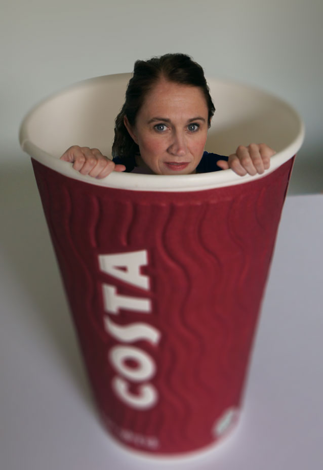 caroline-costa-cup-peep
